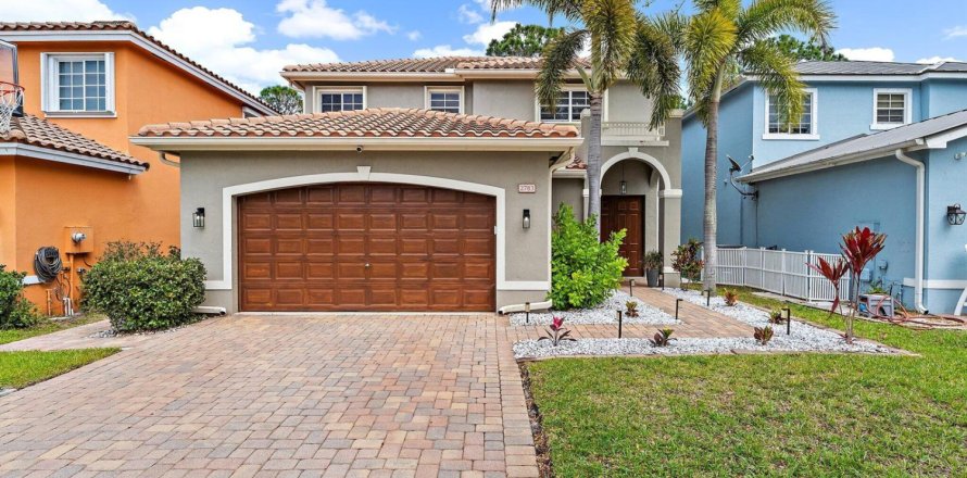 House in Palm City, Florida 3 bedrooms, 216.74 sq.m. № 2265830