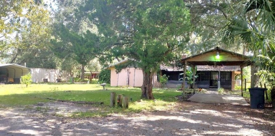 House in Bunnell, Florida 4 bedrooms, 162.76 sq.m. № 2209386