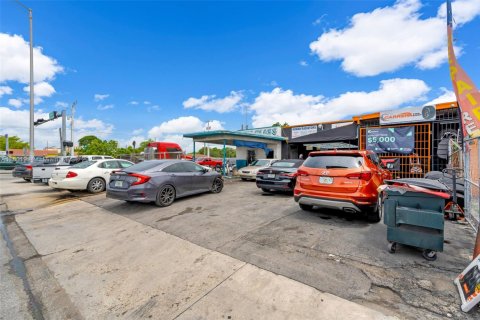 Propiedad comercial en venta en Miami, Florida № 1688600 - foto 1