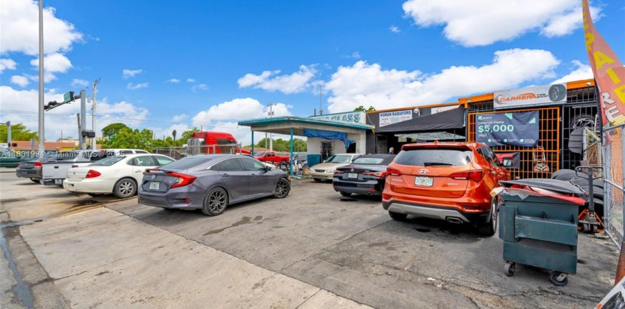 Propiedad comercial en Miami, Florida № 1688600