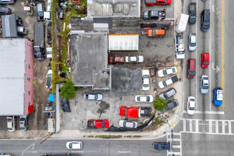 Propiedad comercial en venta en Miami, Florida № 1688600 - foto 25