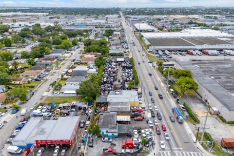 Propiedad comercial en venta en Miami, Florida № 1688600 - foto 23