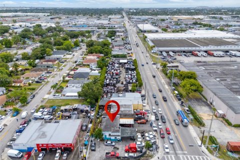 Propiedad comercial en venta en Miami, Florida № 1688600 - foto 22