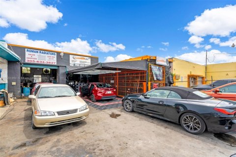 Propiedad comercial en venta en Miami, Florida № 1688600 - foto 2