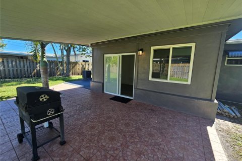 Villa ou maison à vendre à Sunrise, Floride: 2 chambres, 97.83 m2 № 1956976 - photo 24