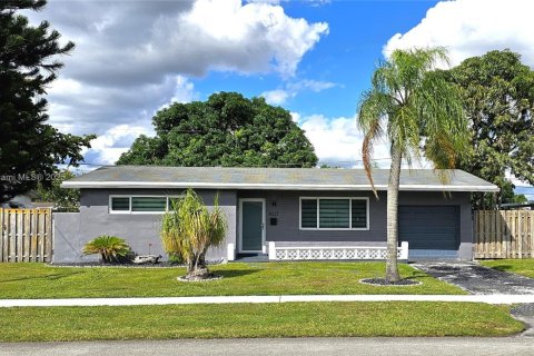 Villa ou maison à vendre à Sunrise, Floride: 2 chambres, 97.83 m2 № 1956976 - photo 1