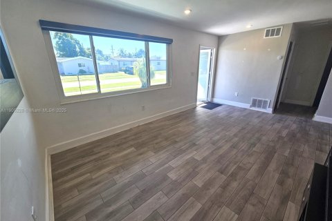 Villa ou maison à vendre à Sunrise, Floride: 2 chambres, 97.83 m2 № 1956976 - photo 5