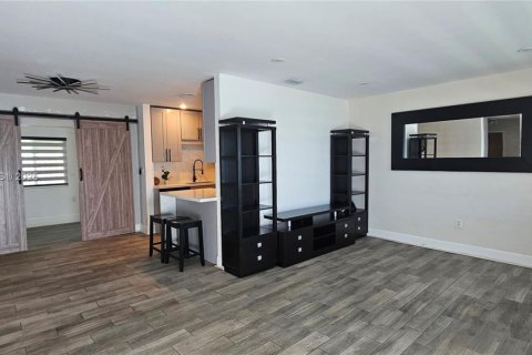 Villa ou maison à vendre à Sunrise, Floride: 2 chambres, 97.83 m2 № 1956976 - photo 3