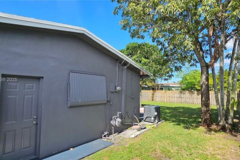 Villa ou maison à vendre à Sunrise, Floride: 2 chambres, 97.83 m2 № 1956976 - photo 26