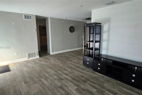 Villa ou maison à vendre à Sunrise, Floride: 2 chambres, 97.83 m2 № 1956976 - photo 4