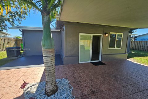 Villa ou maison à vendre à Sunrise, Floride: 2 chambres, 97.83 m2 № 1956976 - photo 25