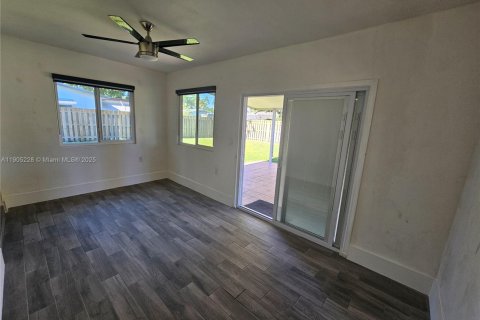 Villa ou maison à vendre à Sunrise, Floride: 2 chambres, 97.83 m2 № 1956976 - photo 11