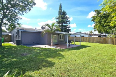 Villa ou maison à vendre à Sunrise, Floride: 2 chambres, 97.83 m2 № 1956976 - photo 28