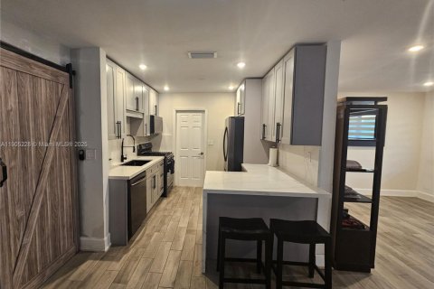 Villa ou maison à vendre à Sunrise, Floride: 2 chambres, 97.83 m2 № 1956976 - photo 7