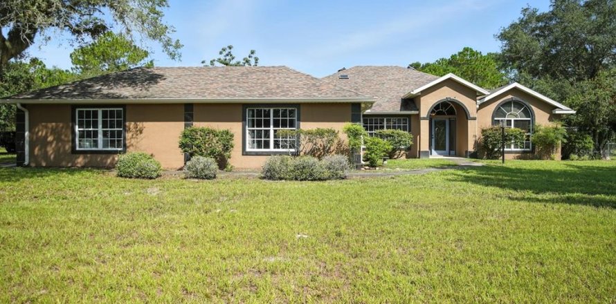 House in DeLand, Florida 3 bedrooms, 293.66 sq.m. № 1854477