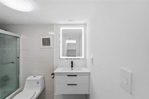 Condo in Miami Beach, Florida, 1 bedroom  № 2025856 - photo 27