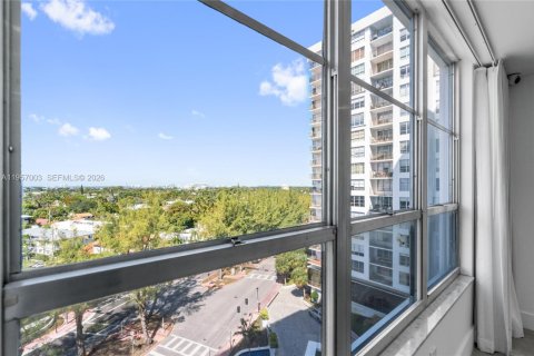 Condo in Miami Beach, Florida, 1 bedroom  № 2025856 - photo 12