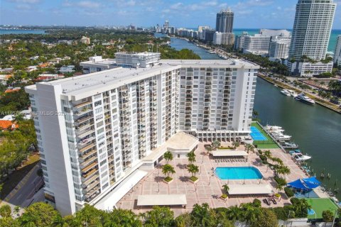 Condo in Miami Beach, Florida, 1 bedroom  № 2025856 - photo 30