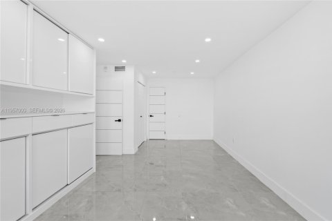 Condo in Miami Beach, Florida, 1 bedroom  № 2025856 - photo 26