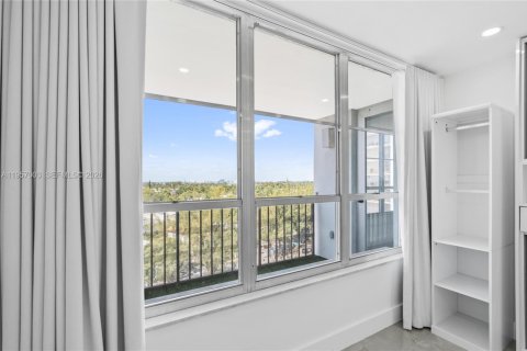 Condo in Miami Beach, Florida, 1 bedroom  № 2025856 - photo 24