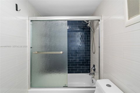 Condo in Miami Beach, Florida, 1 bedroom  № 2025856 - photo 28