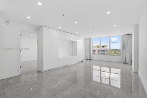 Condo in Miami Beach, Florida, 1 bedroom  № 2025856 - photo 9