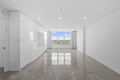 Condo in Miami Beach, Florida, 1 bedroom  № 2025856 - photo 8