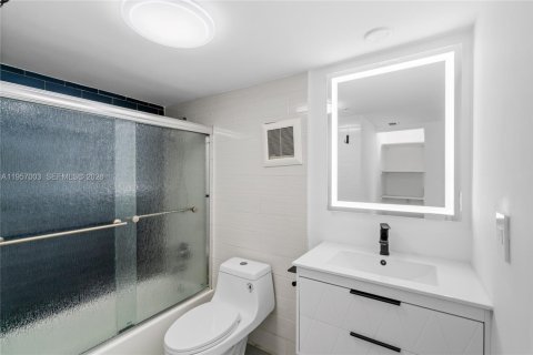 Condo in Miami Beach, Florida, 1 bedroom  № 2025856 - photo 29