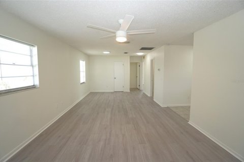 Casa en alquiler en Tampa, Florida, 2 dormitorios, 93.65 m2 № 1873758 - foto 8