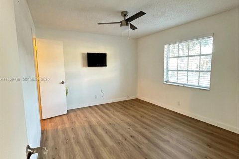 Condo in Fort Lauderdale, Florida, 2 bedrooms  № 1997415 - photo 13