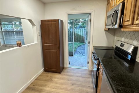 Condo in Fort Lauderdale, Florida, 2 bedrooms  № 1997415 - photo 25