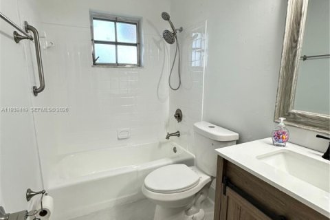 Condo in Fort Lauderdale, Florida, 2 bedrooms  № 1997415 - photo 10