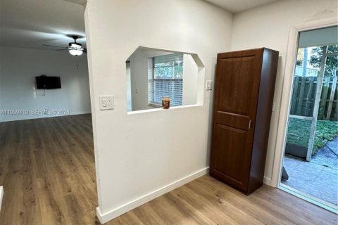 Condo in Fort Lauderdale, Florida, 2 bedrooms  № 1997415 - photo 26