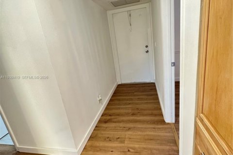 Condo in Fort Lauderdale, Florida, 2 bedrooms  № 1997415 - photo 4