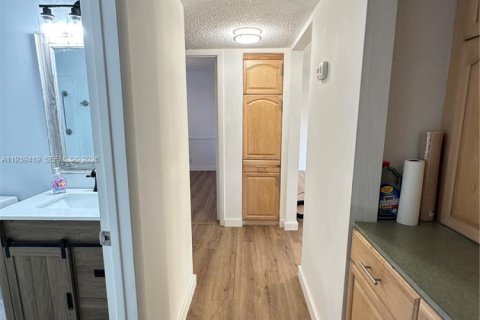 Condo in Fort Lauderdale, Florida, 2 bedrooms  № 1997415 - photo 17