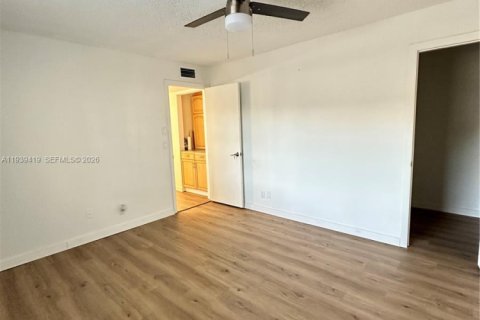 Condo in Fort Lauderdale, Florida, 2 bedrooms  № 1997415 - photo 15