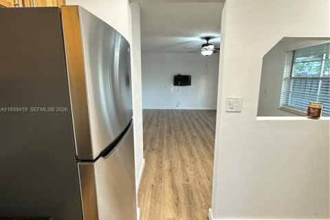 Condo in Fort Lauderdale, Florida, 2 bedrooms  № 1997415 - photo 27