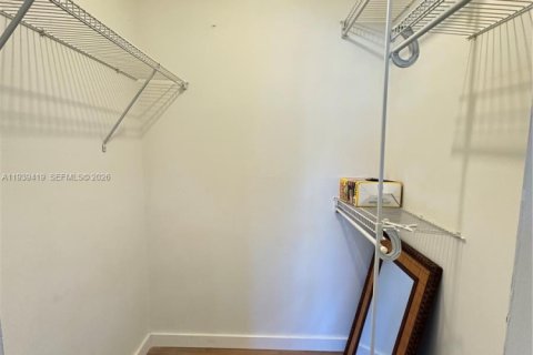 Condo in Fort Lauderdale, Florida, 2 bedrooms  № 1997415 - photo 16