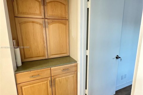 Condo in Fort Lauderdale, Florida, 2 bedrooms  № 1997415 - photo 12