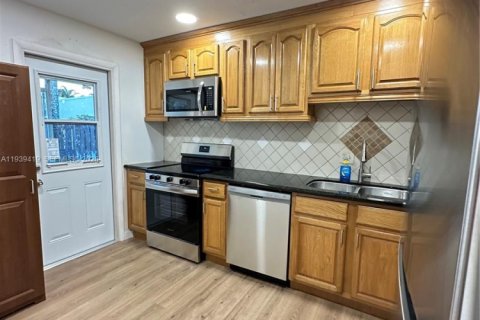 Condo in Fort Lauderdale, Florida, 2 bedrooms  № 1997415 - photo 28