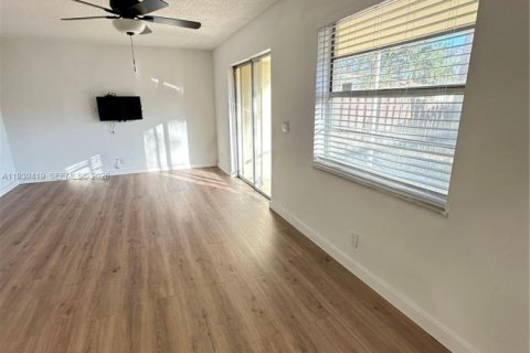 Condo in Fort Lauderdale, Florida, 2 bedrooms  № 1997415 - photo 19