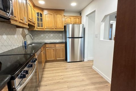 Condo in Fort Lauderdale, Florida, 2 bedrooms  № 1997415 - photo 24