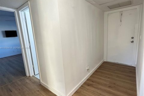 Condo in Fort Lauderdale, Florida, 2 bedrooms  № 1997415 - photo 3