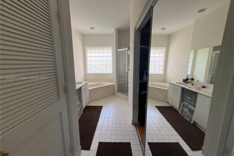 Townhouse in Weston, Florida 3 bedrooms, 127 sq.m. № 1877549 - photo 13
