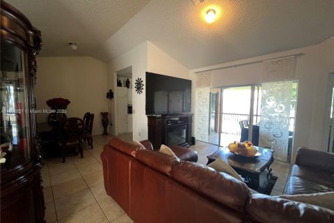 Townhouse in Weston, Florida 3 bedrooms, 127 sq.m. № 1877549 - photo 7