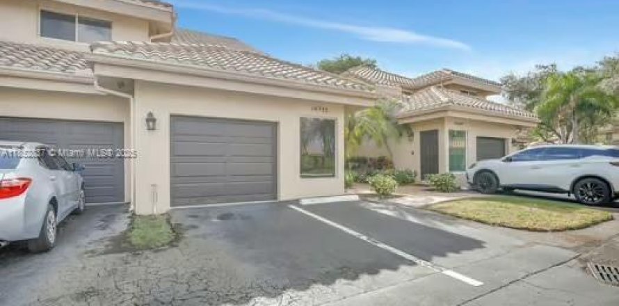 Townhouse in Weston, Florida 3 bedrooms, 127 sq.m. № 1877549