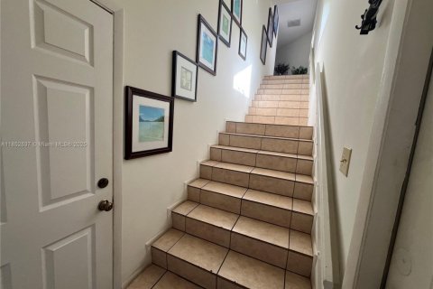 Townhouse in Weston, Florida 3 bedrooms, 127 sq.m. № 1877549 - photo 30
