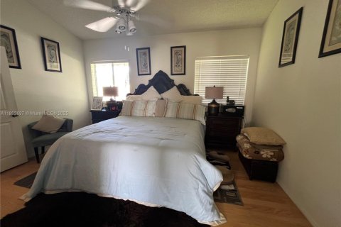 Townhouse in Weston, Florida 3 bedrooms, 127 sq.m. № 1877549 - photo 15
