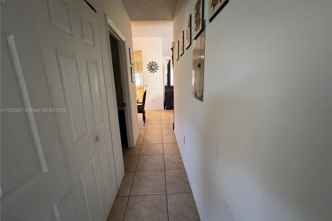 Townhouse in Weston, Florida 3 bedrooms, 127 sq.m. № 1877549 - photo 28
