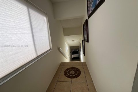 Townhouse in Weston, Florida 3 bedrooms, 127 sq.m. № 1877549 - photo 5